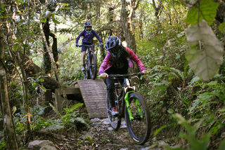On Location with Millie and Lara - Women's Whirlwind Cycle Jersey and Snow Leopard